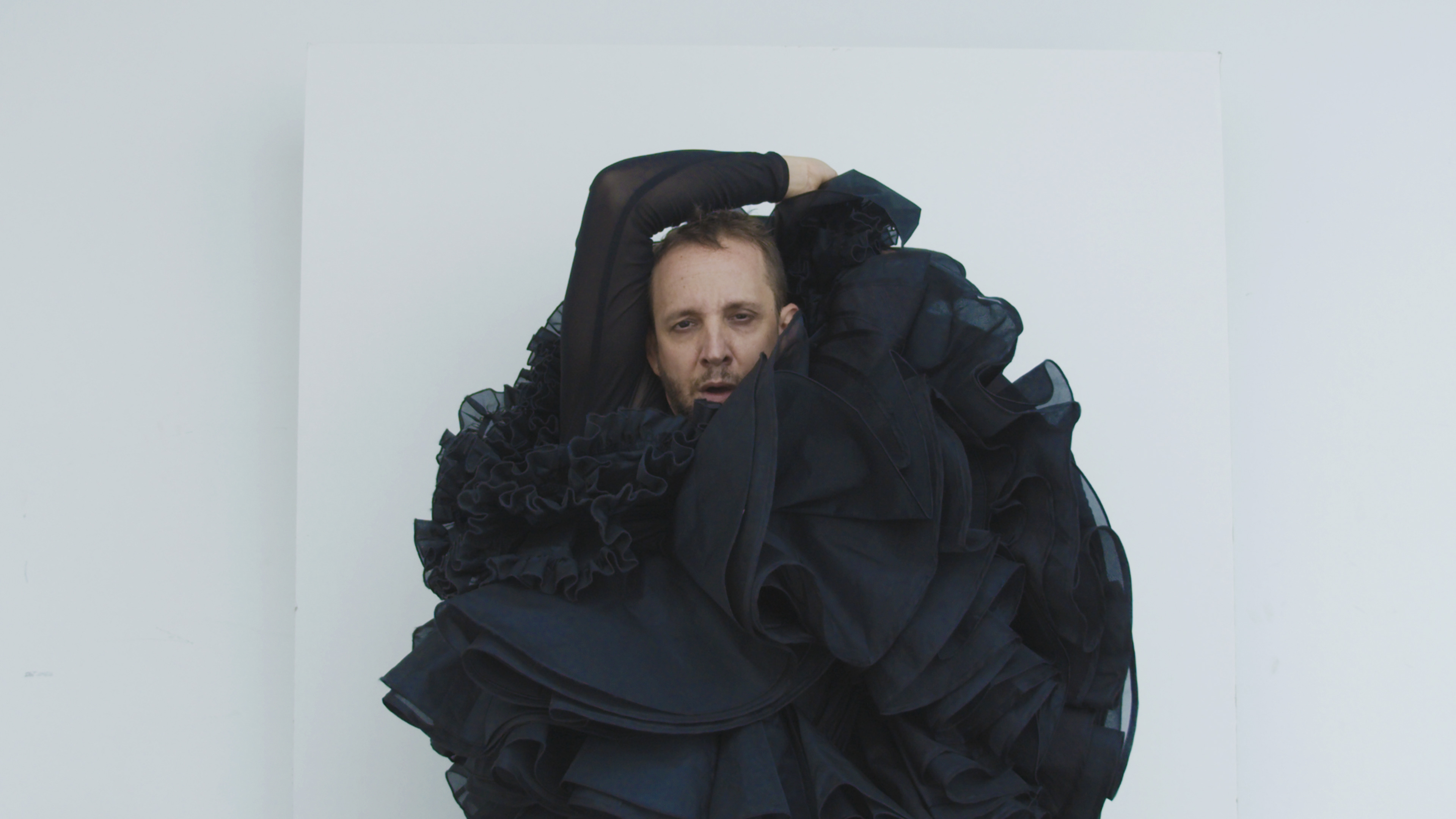Ein Mann, ein Kleid, ein Tanz